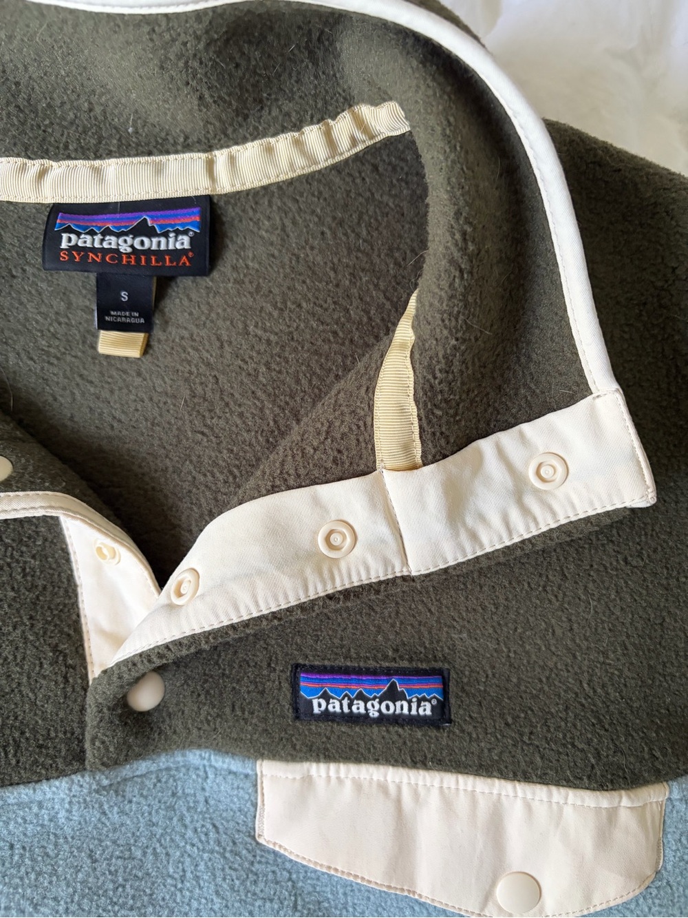 Patagonia Synchilla Snap-T Fleece Pullover in Olive, Light Blue & Cream - Picture 2 of 4